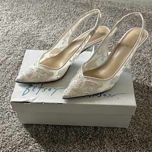 Betsey Johnson Nikki Ivory Slingback Heels - Size 8